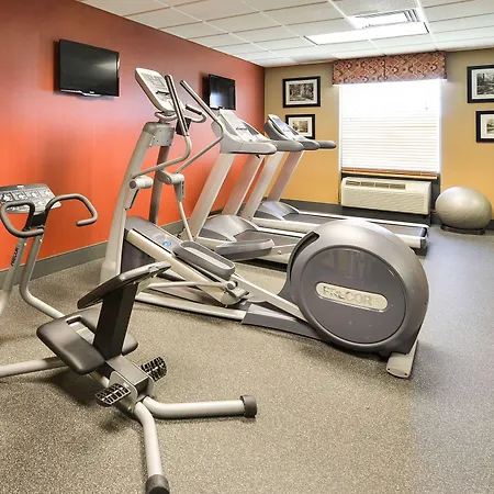 Hampton Inn Utica-3