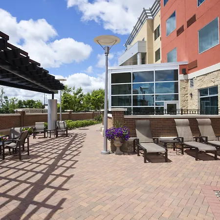 Courtyard Minneapolis Maple Grove Arbor Lakes-3