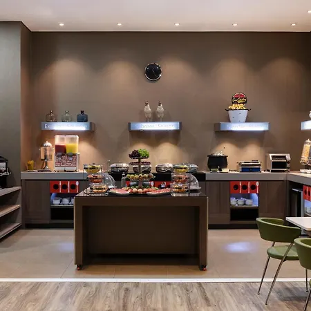 Hampton By Hilton Bogota Airport-3