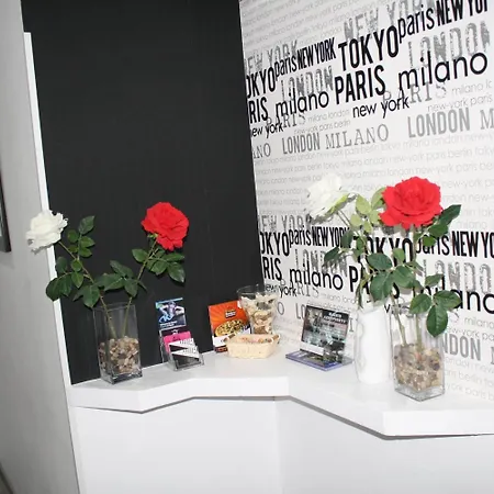 Hostal Mh Fuencarral-3