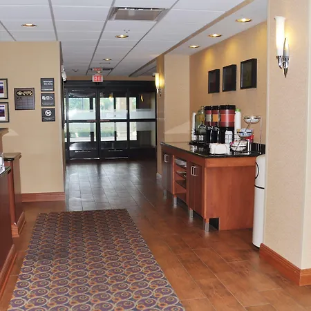 Hampton Inn Macomb-2