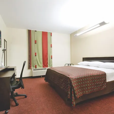 Red Roof Inn & Suites Beaumont-2