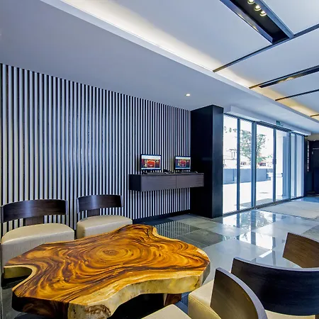 Hotel 81 Premier Star-3