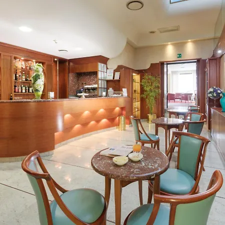 Palace Hotel Civitanova - stazione, centro città e mare-3