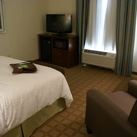 Hampton Inn & Suites Center-3