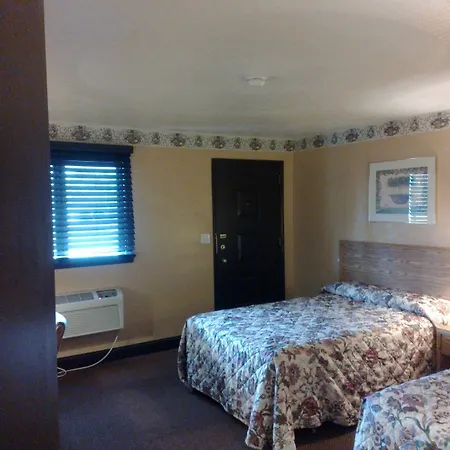 Colonial Inn Mercer-Grove City-2