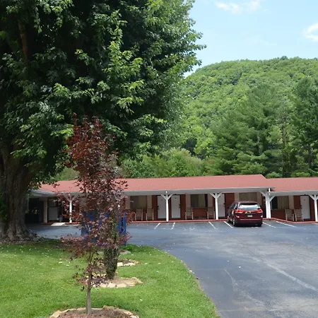 Travelowes Motel - Maggie Valley-3