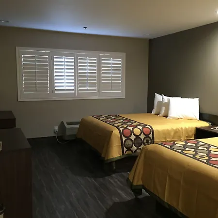 Super 8 By Wyndham National City Chula Vista-3