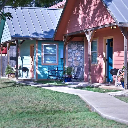 Blanco Riverside Cottages-2