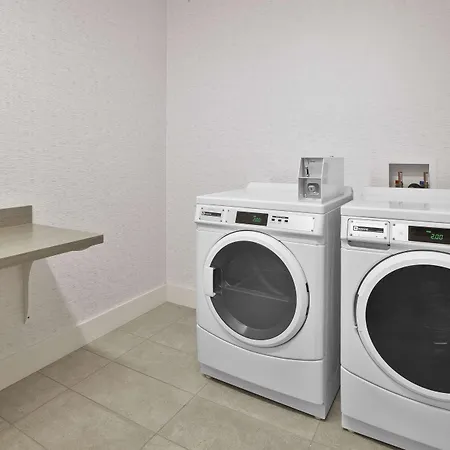 Hampton Inn & Suites Alliance-2