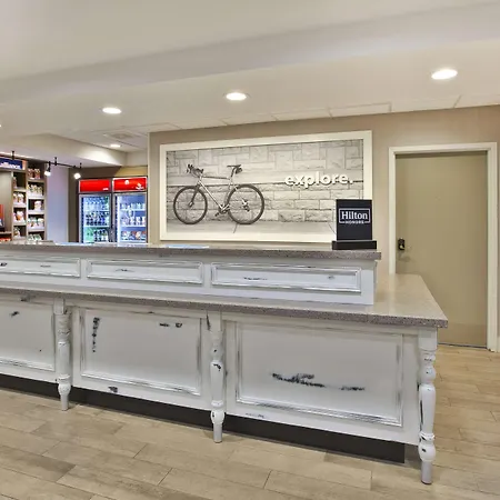 Hampton Inn & Suites Alliance-3