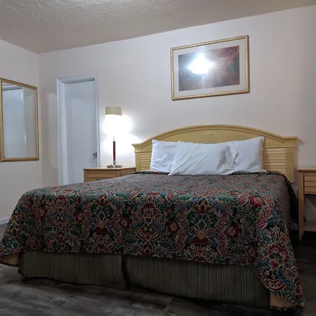 Travelers Inn - Clearwater-2