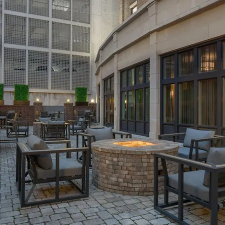 Fairfield Inn & Suites By Marriott Savannah Downtown Historic District-2