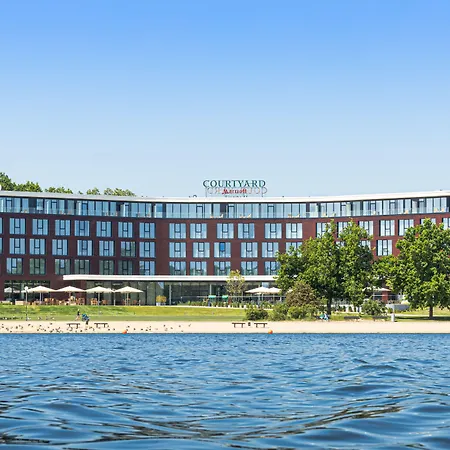 Courtyard By Marriott Wolfsburg-3