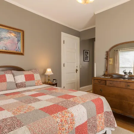 Ringling House Bed & Breakfast-3
