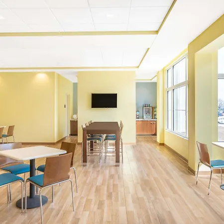 Days Inn & Suites By Wyndham Kearney Ne-2