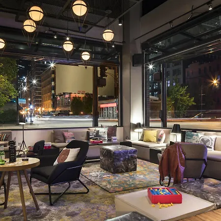 Moxy Chicago Downtown-3