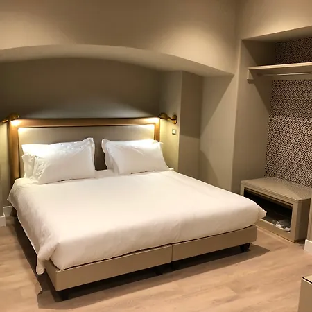 Caruso Place Luxury Rooms & Suites-2
