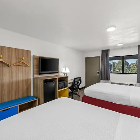 Days Inn By Wyndham Independence-3