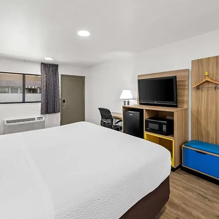 Days Inn By Wyndham Independence-2