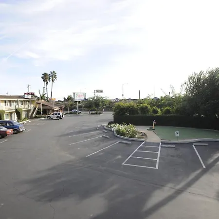 Victoria Motel-3