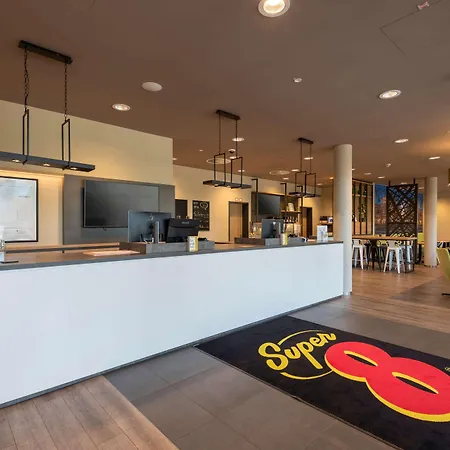 Super 8 By Wyndham Dresden-3