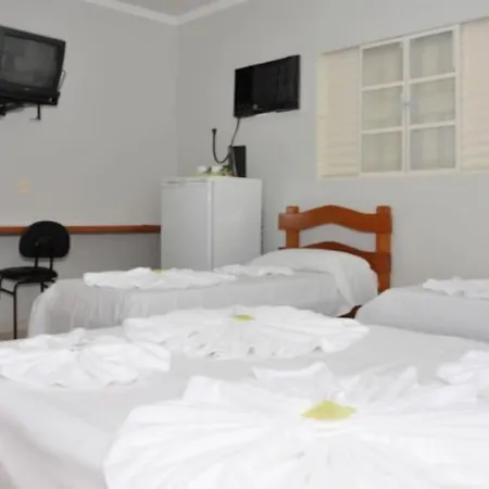 Hotel Carolina 2 - próximo a Universidade de Uberaba uniube - ao Aeroporto Fórum De uberaba - hospital Mario Palmeirio ao Hospital São Marcos e hospital Regional-2