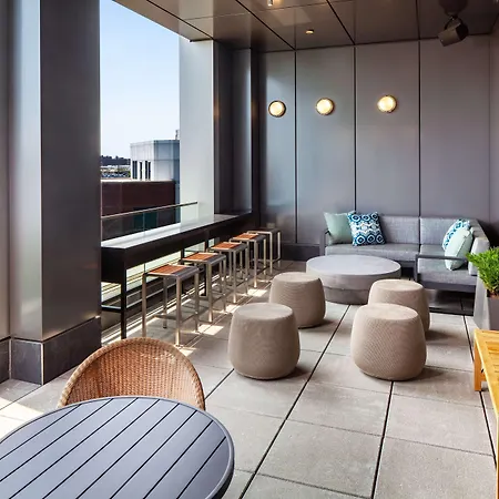 Hampton By Hilton At The Boston Seaport District-2