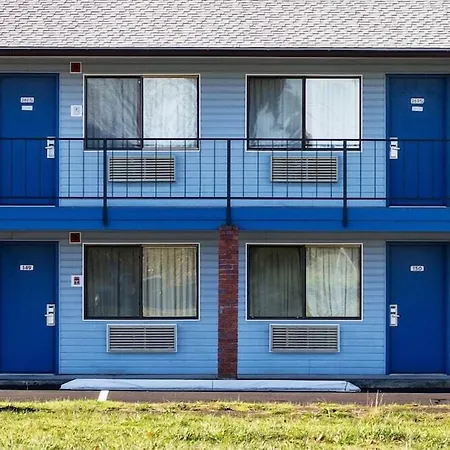 Super 8 By Wyndham Vancouver East-3