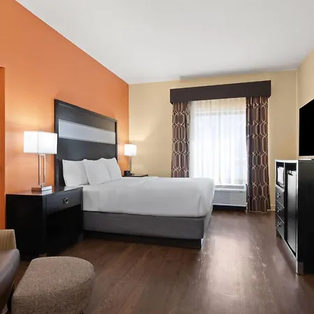 La Quinta By Wyndham Florence-3