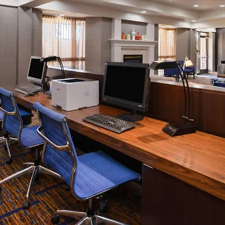 Country Inn & Suites By Radisson, Brown Deer - Milwaukee North-2