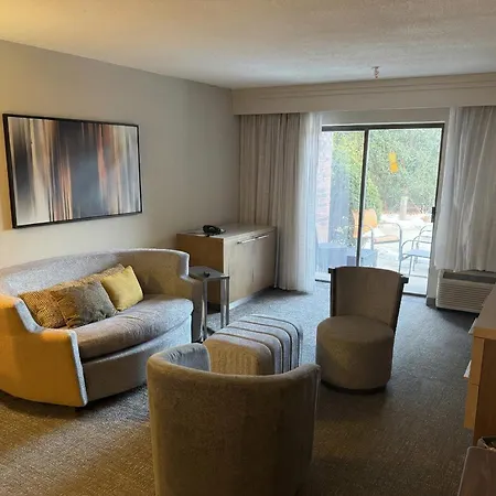 Country Inn & Suites By Radisson, Brown Deer - Milwaukee North-3