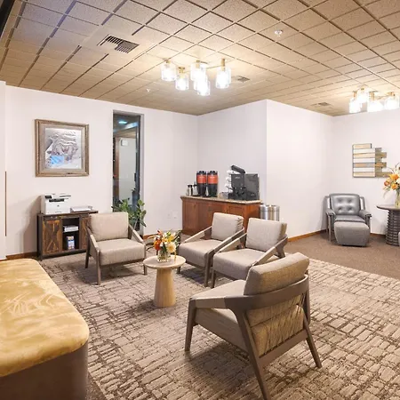 Best Western Plus Grantree Inn-3