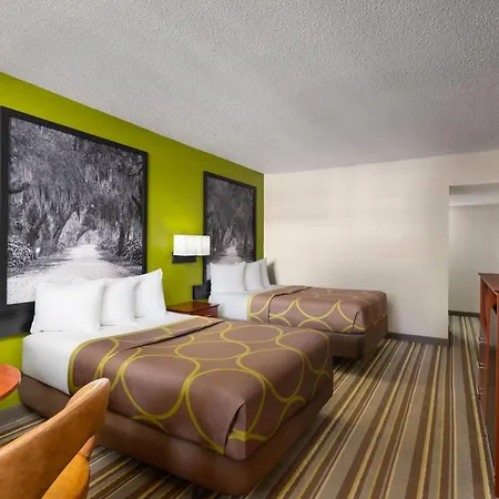 Super 8 By Wyndham Lake City-3