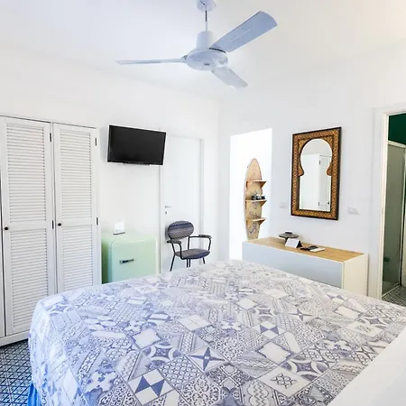 Art B&B-3