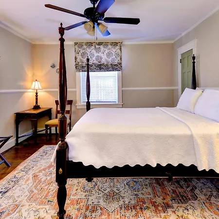 Cedars Of Williamsburg Bed & Breakfast-2