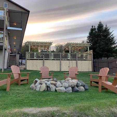 The Sundowner On Lake George-2