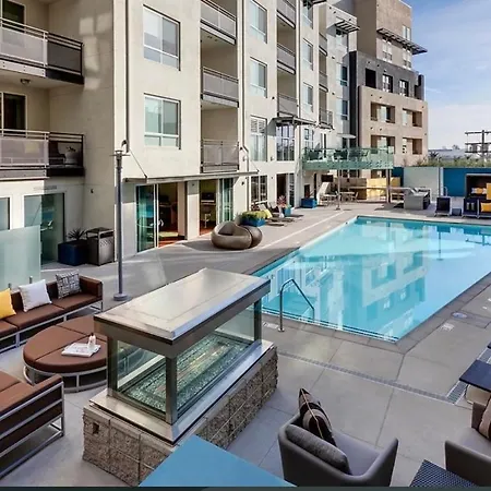 Luxury 2 Bedrooms 2 Bathrooms With Pool And Gym-3