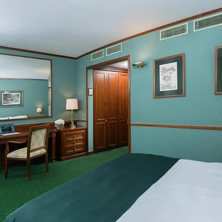 Leonardo Hotel Milan City Center-3