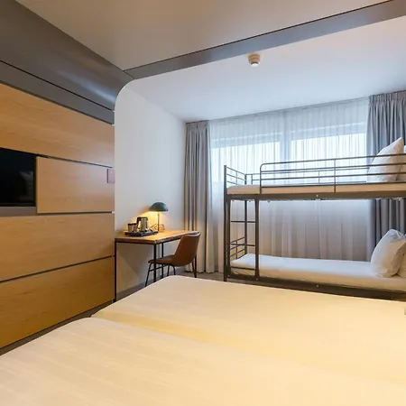 Leonardo Hotel Almere City Center-3