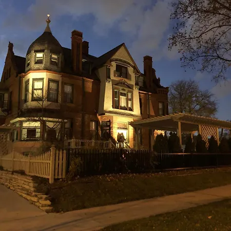Schuster Mansion Bed & Breakfast-3