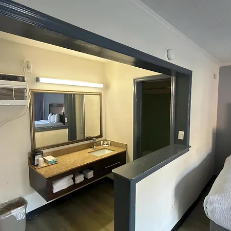Budget Inn Conway-2