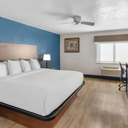 Baymont By Wyndham Arlington At Six Flags Dr-3