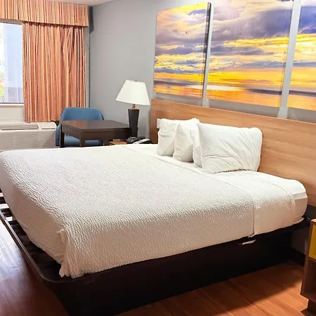 Days Inn & Suites By Wyndham Winnie-3