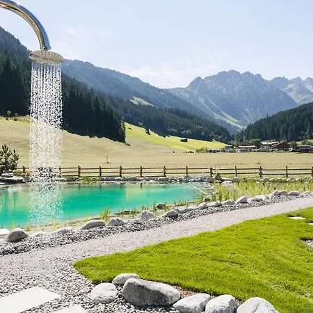 Traumhotel Alpina - 4 Sterne Superior Luxushotel, hoteleigenen Badesee, Adults Only-2