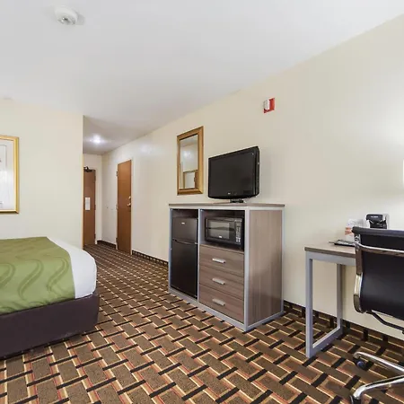 Quality Inn Lincoln Cornhusker-3