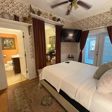 Casablanca Inn On The Bay- Exclusively For Guests 21 & Over-2