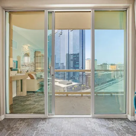 Stunning Balcony Strip View Mgm Signature * Free Valet-2