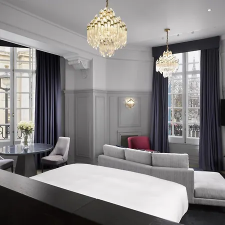The Trafalgar St James London Curio Collection By Hilton-3