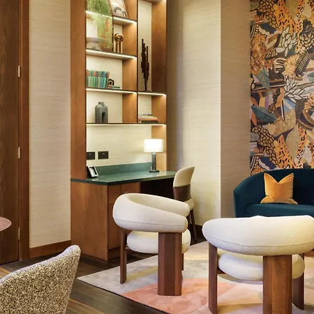 The Trafalgar St James London Curio Collection By Hilton-3